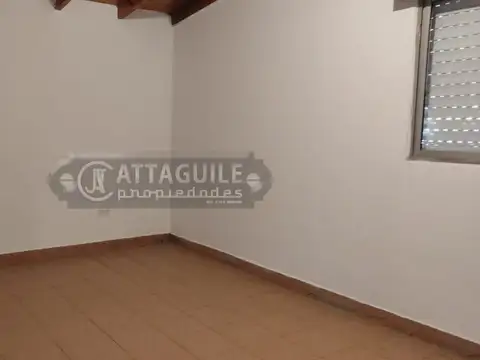 Casa en Alquiler con 2 cocheras