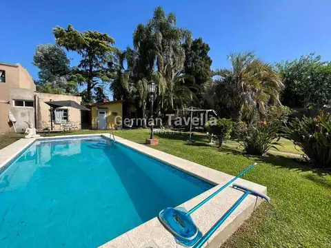 Venta de casa c/salida a dos calles, ideal emprendimiento, Villa Udaondo , Ituzaingo.