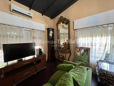 Venta de casa c/salida a dos calles, ideal emprendimiento, Villa Udaondo , Ituzaingo.