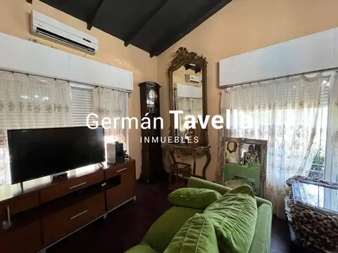 Venta de casa c/salida a dos calles, ideal emprendimiento, Villa Udaondo , Ituzaingo.