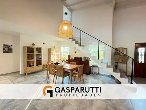 Casa en Venta con 5 cocheras