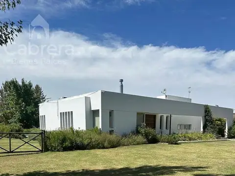 Casa de 3 Dormitorios en Cul-de-Sac | Lote Premium | Campos de Roca II