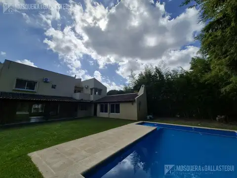 Casa 5 ambientes con 3 baños