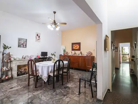 Venta casa 3 amb, terraza, patio, coch. Avellaneda