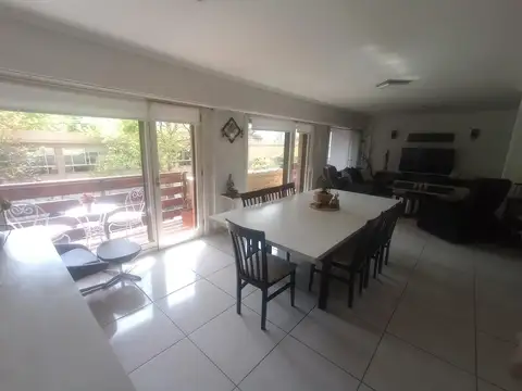 Piso 5 ambientes con cochera y baulera