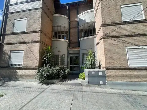 ALQUILER DEPARTAMENTO EN ALBERDI FRENTE A PLAZA
