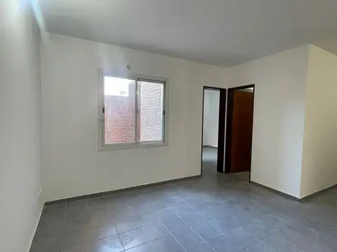 Departamento en Alquiler en Alberdi, $ 420.000
