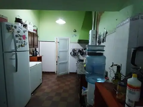 Casa 6 ambientes con 2 baños
