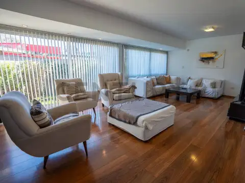 Casa 5 ambientes con 3 baños