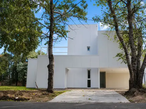 CASA BARRIO CERRADO LUJAN - ESTANDAR EUROPEO
