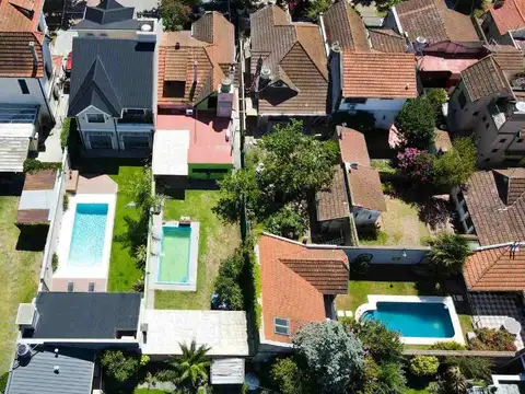 Casa en Venta con 2 cocheras