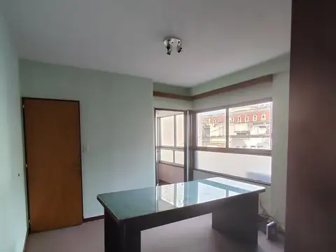 San Nicolas -  Oficina Apta Vivienda con Excelente Ubicación a Metros de Tribunales con Seg. 24hs