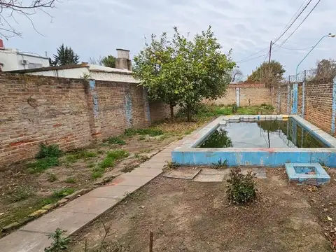 Casa 5 ambientes con 1 baño