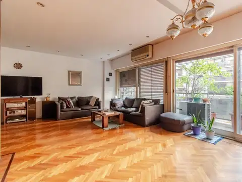 Semipiso I frente I amplio patio I cochera I buena distrib.