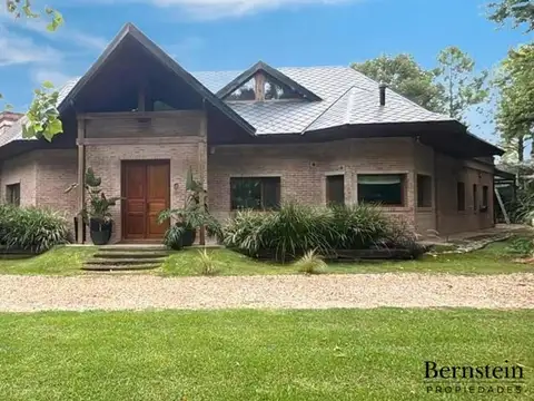 CASA EN VENTA :: PINGUINOS :: 6 AMBIENTES