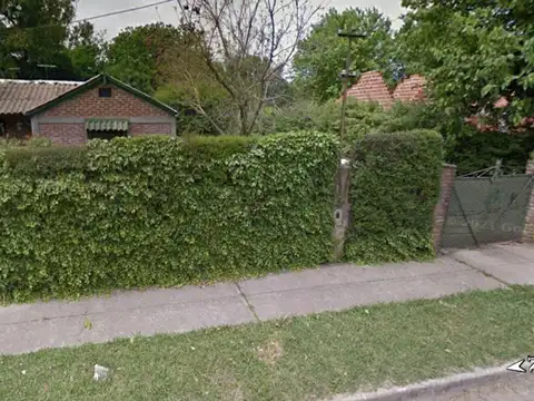 Casa con amplio parque sobre Obligado 640, Glew