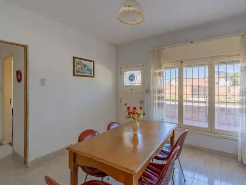 Casa 3 ambientes con 2 baños