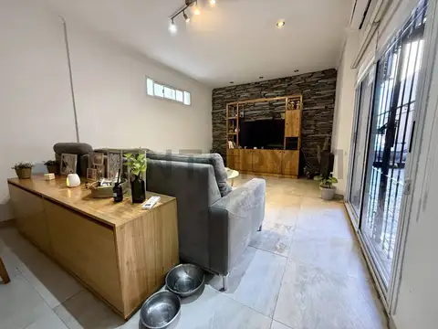 Departamento 6 ambientes con 2 baños