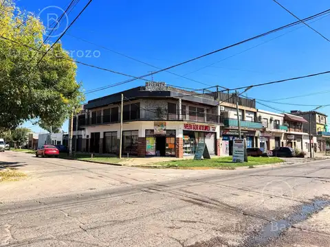 Venta de Local con Departamento. Barrio San José, Temperley