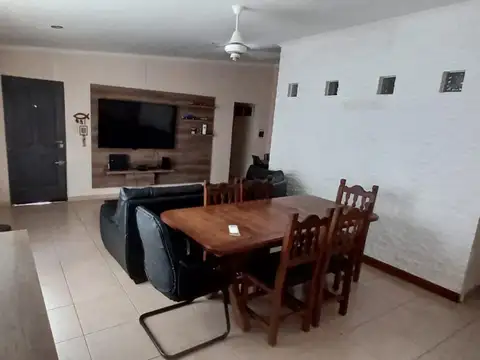 Casa En Venta! 3 Dorm. - Quincho - Piscina