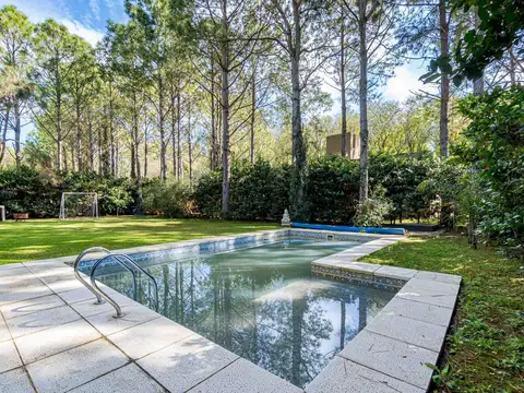 Casa 8 ambientes con 3 baños