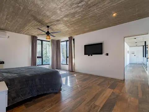 Casa en Venta con 4 cocheras