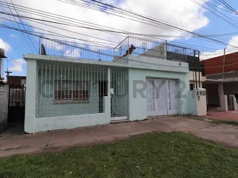 VENTA E. DELFINO, PH 4 AMBIENTES, CON COCHERA, APTO CREDITO.