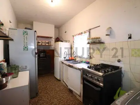 Casa 5 ambientes con 1 baño