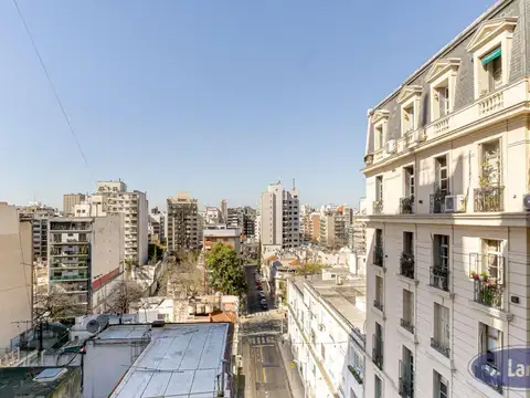 2 AMBIENTES AL FRENTE AV RIVADAVIA Y  PUAN A METROS SUBTE