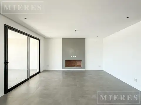 Casa en venta sobre lote interno  en El Cantón Barrio Golf