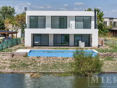 Casa en Venta en El Cantón - Barrio Golf, USD 450.000