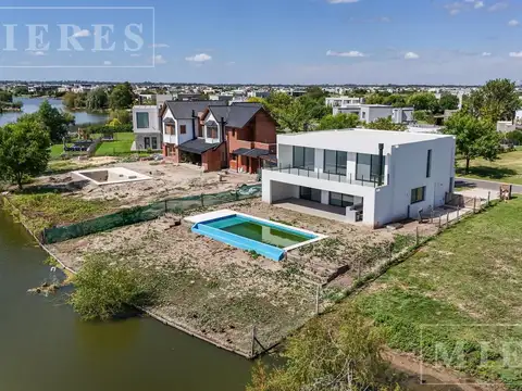 Casa en venta sobre lote interno  en El Cantón Barrio Golf