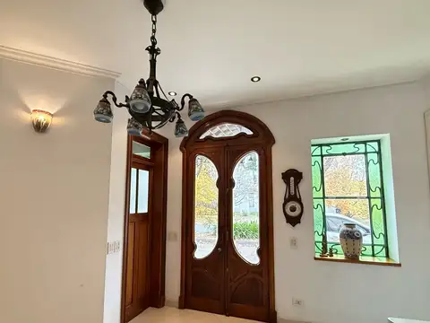 Casa 10 ambientes con 5 baños
