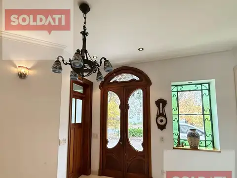 Casa 10 ambientes con 5 baños