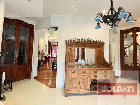Casa en Venta con 4 cocheras