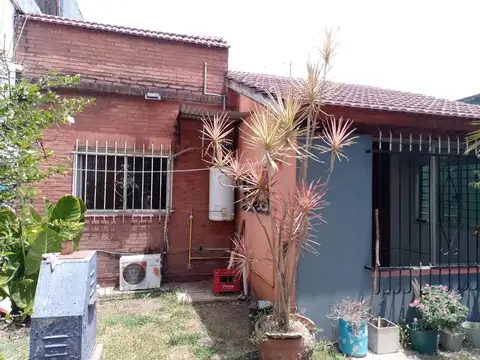 CASA DE 3 AMBIENTES CENTRO DE BURZACO, 358M² LOTE