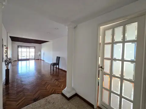 Departamento con balcón y cochera en Alquiler en Ramos Mejía