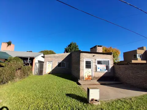 VENTA CASA CON JARDIN EN GENERAL LAGOS