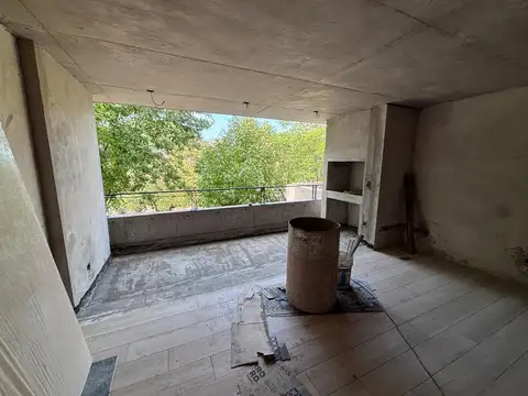 VENTA 2 AMBIENTES AL FRENTE CON COCHERA SAN ISIDRO