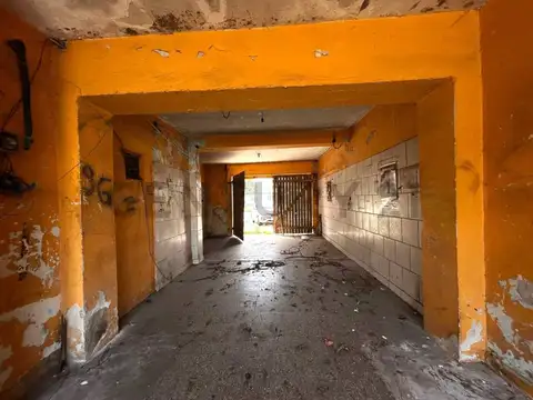 131 e/ 49 y 50 800, Piso 0