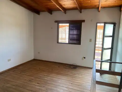 Casa en Alquiler con 1 cochera