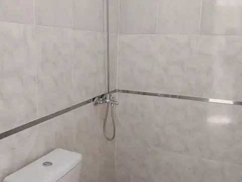 Depto Tipo Casa en Alquiler en González Catan, $ 350.000