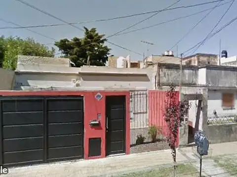 EN VENTA PH TIPO CASA AL MEDIO SOBRE CALLE MORENO; ENTRADA X PASILLO ZONA VILLA PARQUE - FICHA 6854