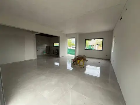 Casa 5 ambientes con 3 baños