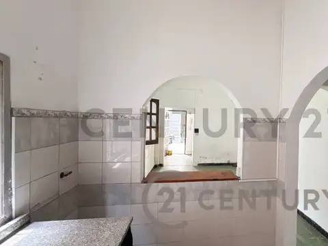 VENTA PH  A RECICLAR  DE 3 AMBIENTES C/ PATIO VILLA MARTELLI