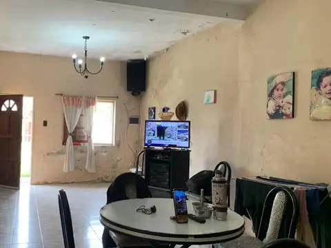 Vivienda sobre interesante lote de casi 12m de frente.