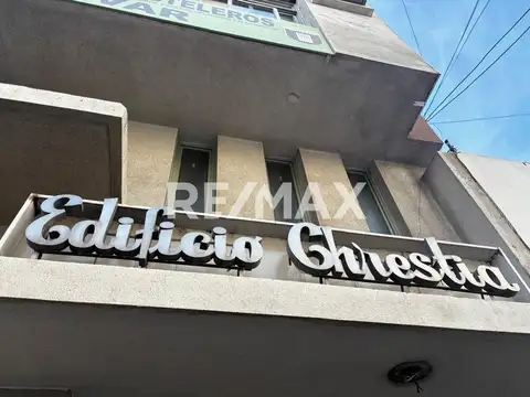 ALQUILA OFICINA 24 m2 Edificio Chrestia, Neuquén