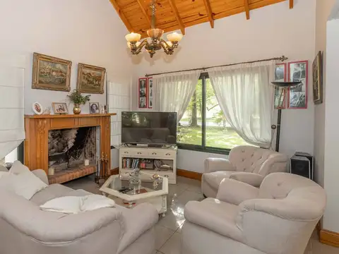 Casa 5 ambientes con 2 baños