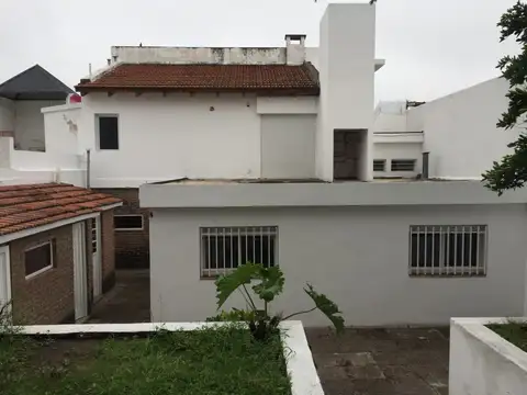 Casa 10 ambientes con 3 baños