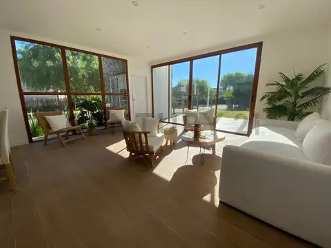 Casa en Venta en Pilar del Este - Santa Elena, USD 198.000